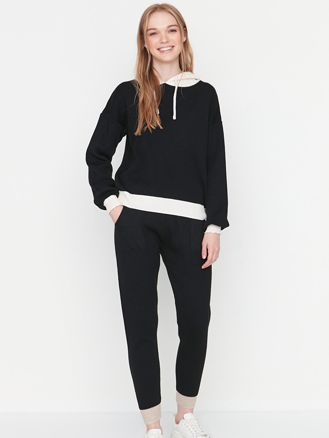 

Trendyol Women Black & White Colourblocked Sweatshirt with Trouser Co-Ords Set