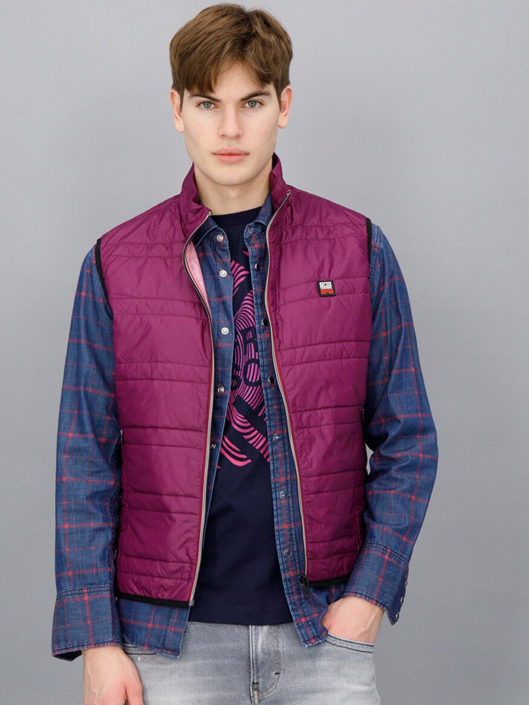 

FREESOUL Men Magenta Solid Sleeveless Padded Jacket