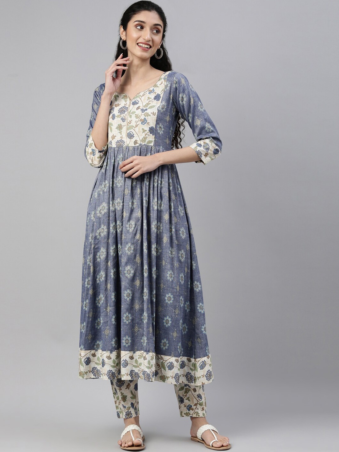 

NAYRA Women Blue Floral Printed Kurta with Trousers