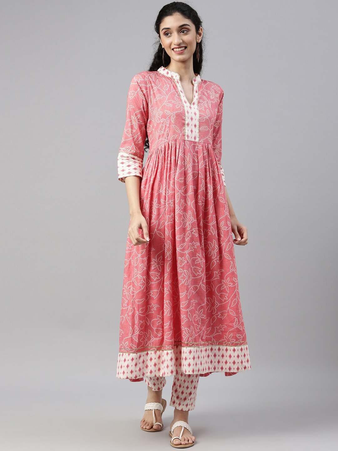 

NAYRA Women Pink Floral Printed Kurta with Trousers