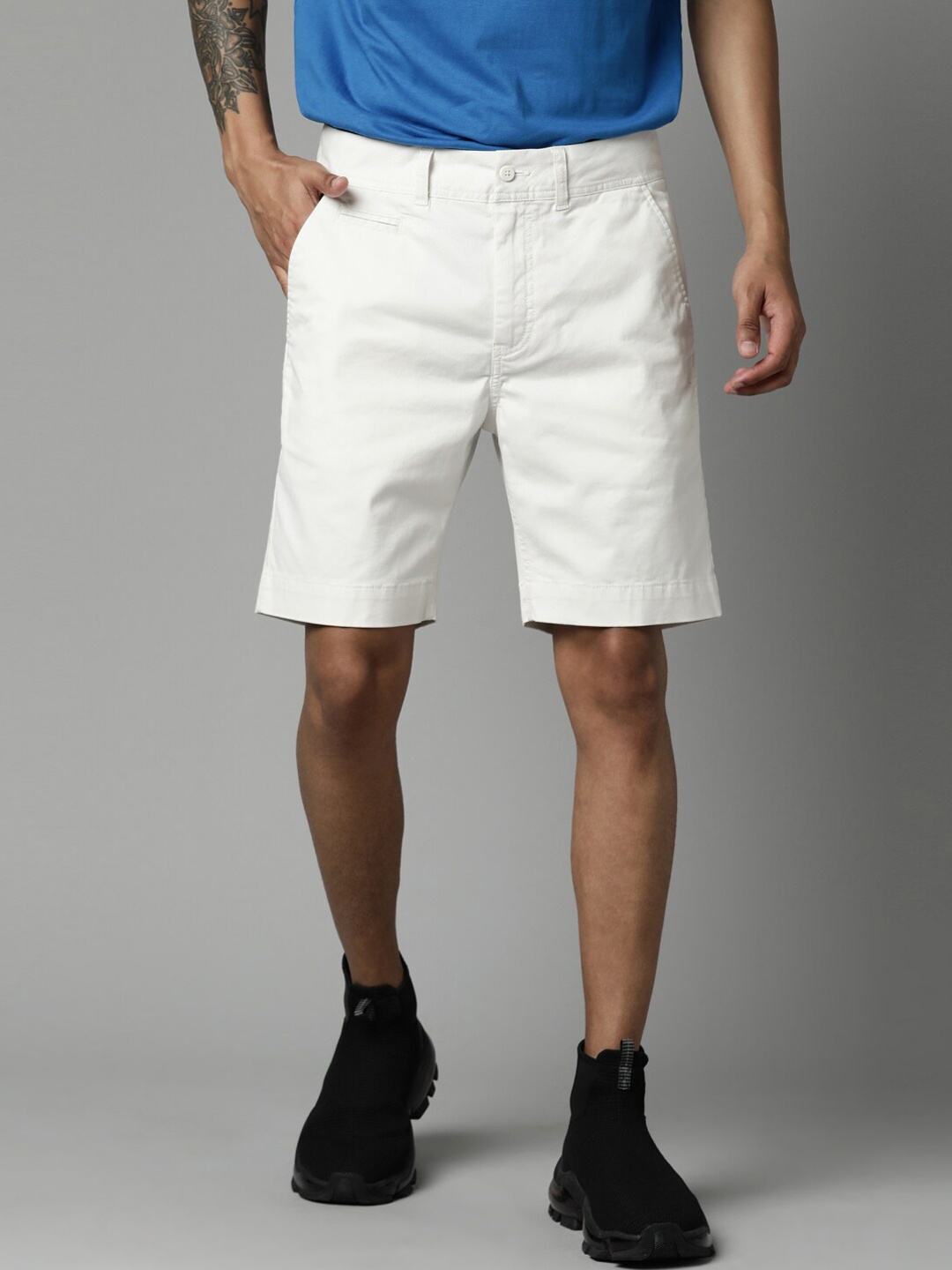 

Breakbounce Men Off White Slim Fit Shorts