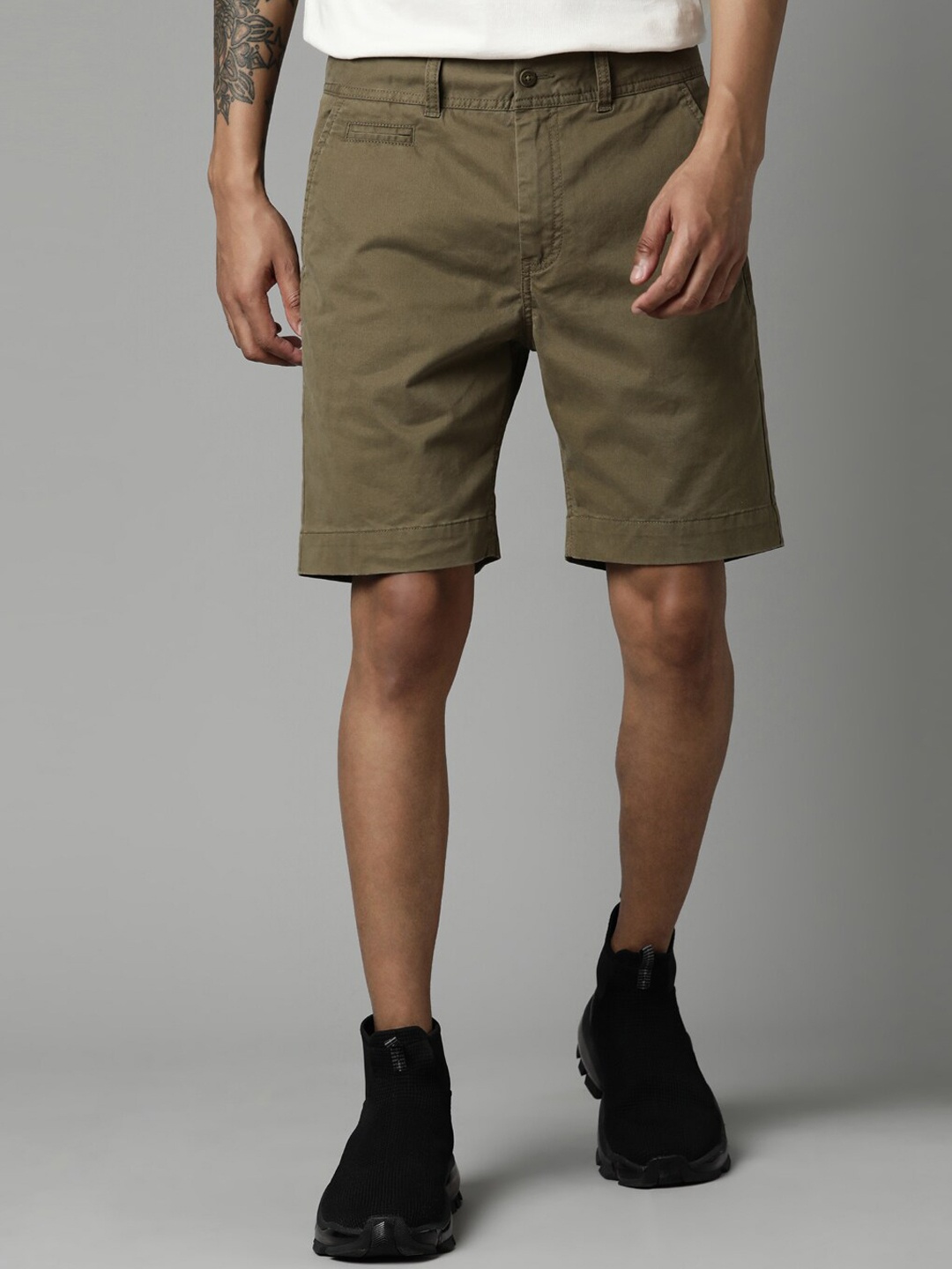 

Breakbounce Men Olive Green Solid Slim Fit Chino Shorts