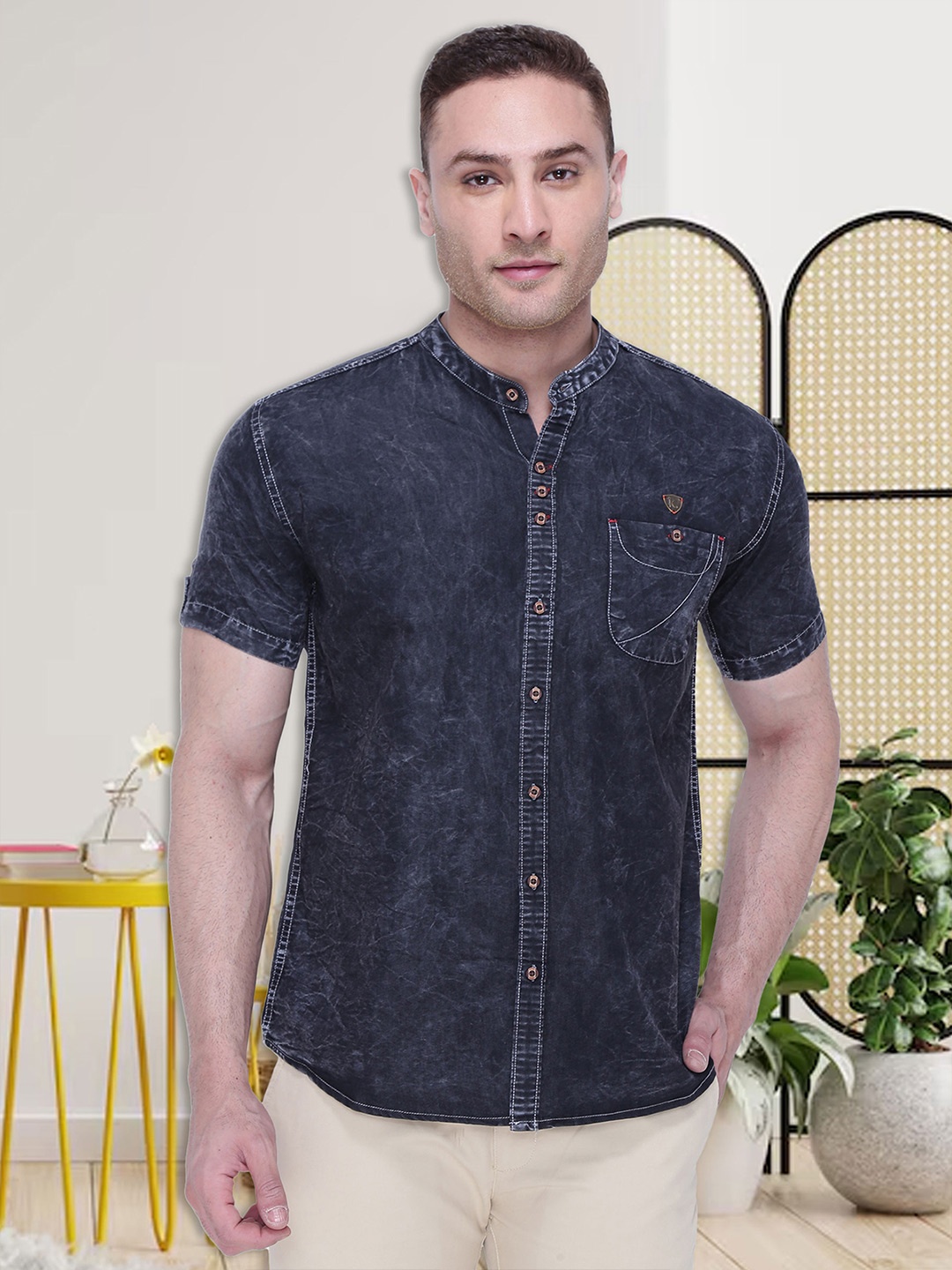 

Kuons Avenue Men Grey Smart Slim Fit Faded Denim Cotton Casual Shirt
