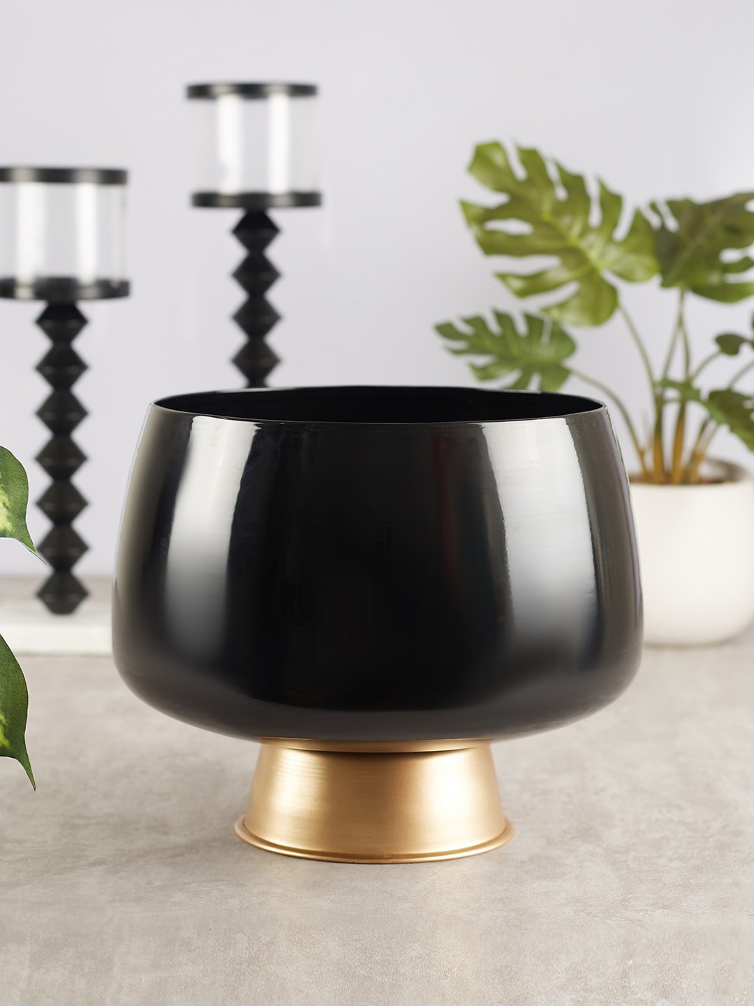 

HomeTown Gold & Black Solid Metal Decorative Bowls
