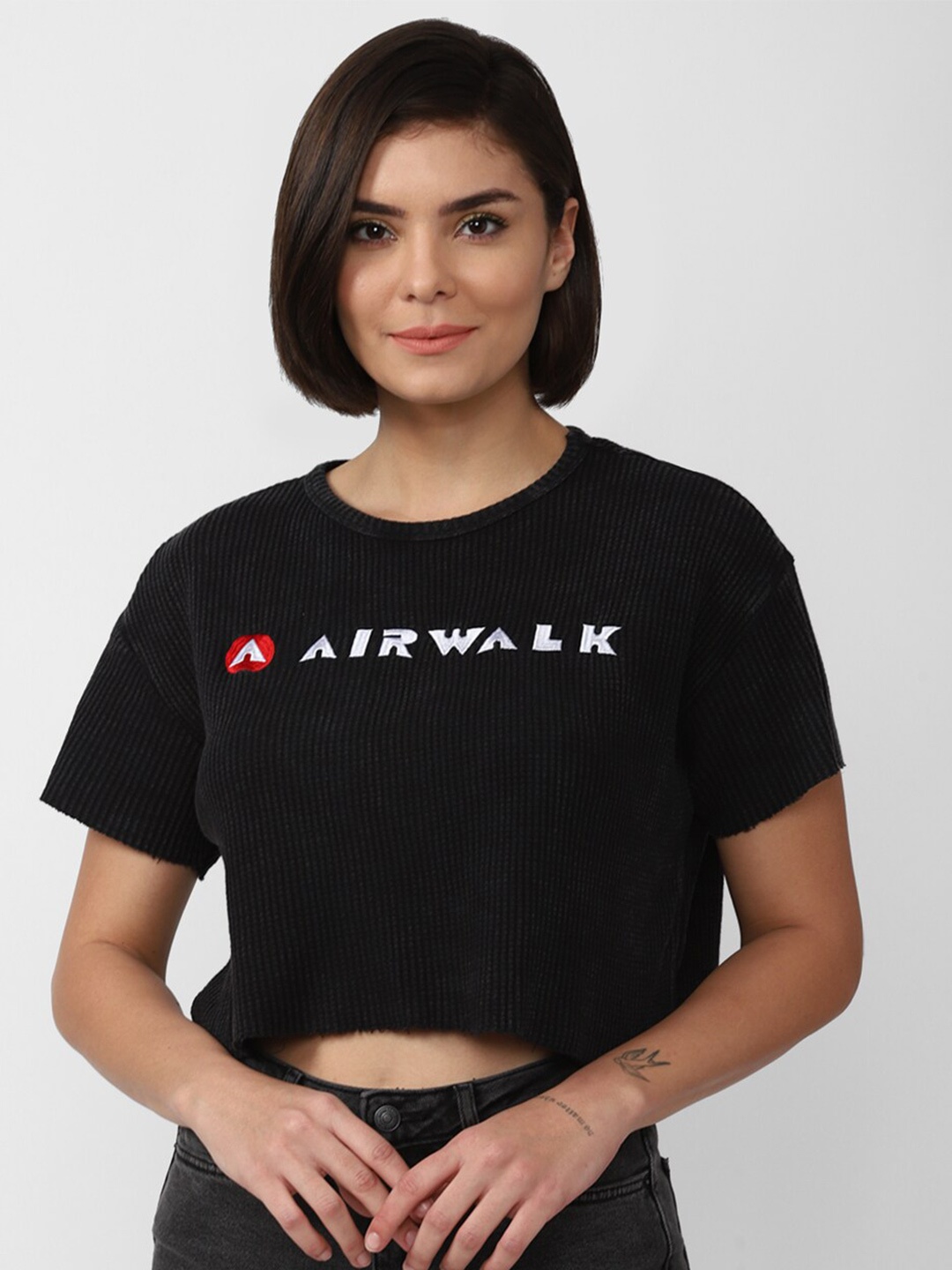 

FOREVER 21 Black Print Crop Top