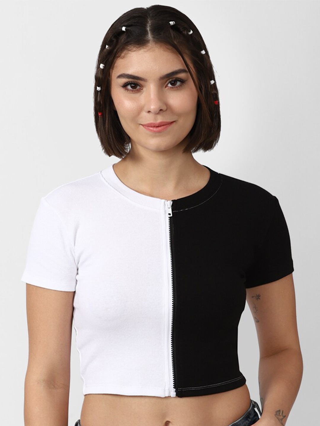 

FOREVER 21 Women White & Black Colourblocked Crop Top