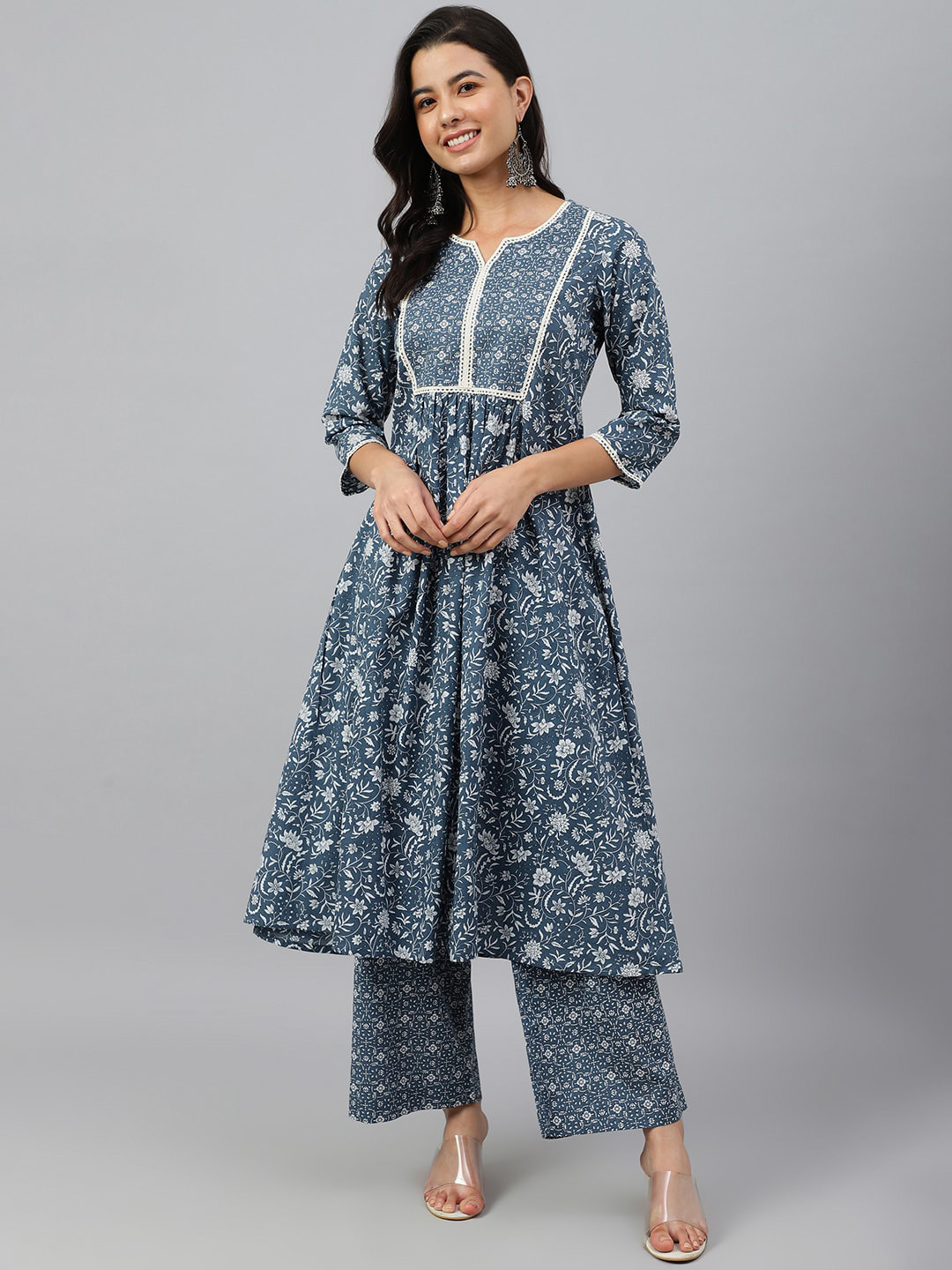 

Janasya Women Grey Cotton Floral Print Kurta with Palazzo
