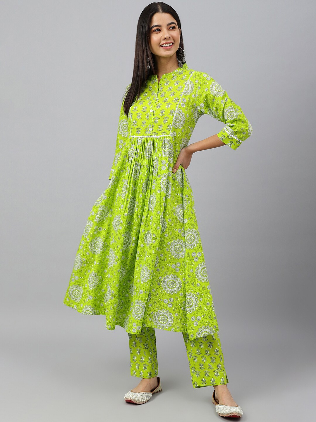 

Janasya Women Green Cotton Block Print Kurta with Trousers
