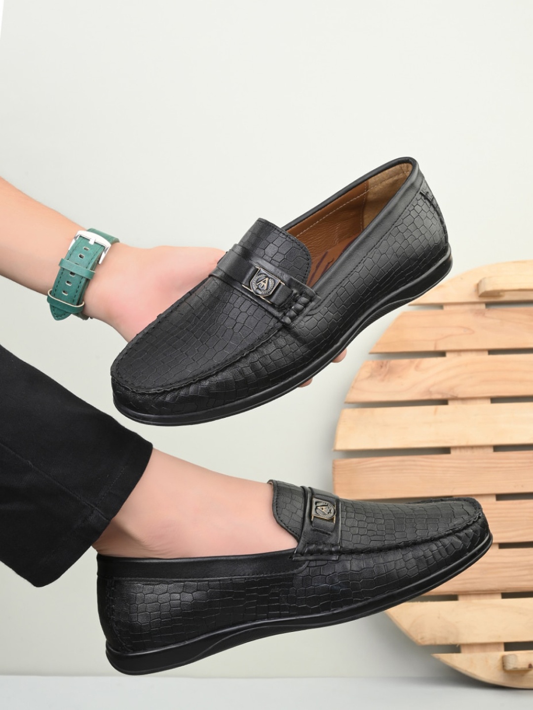 

Alberto Torresi Men Black Textured Leather Loafers