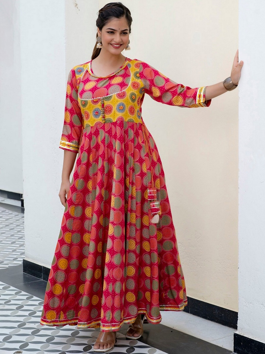

EtnicaWear Women Pink Geometric Printed Gotta Patti Anarkali Kurta
