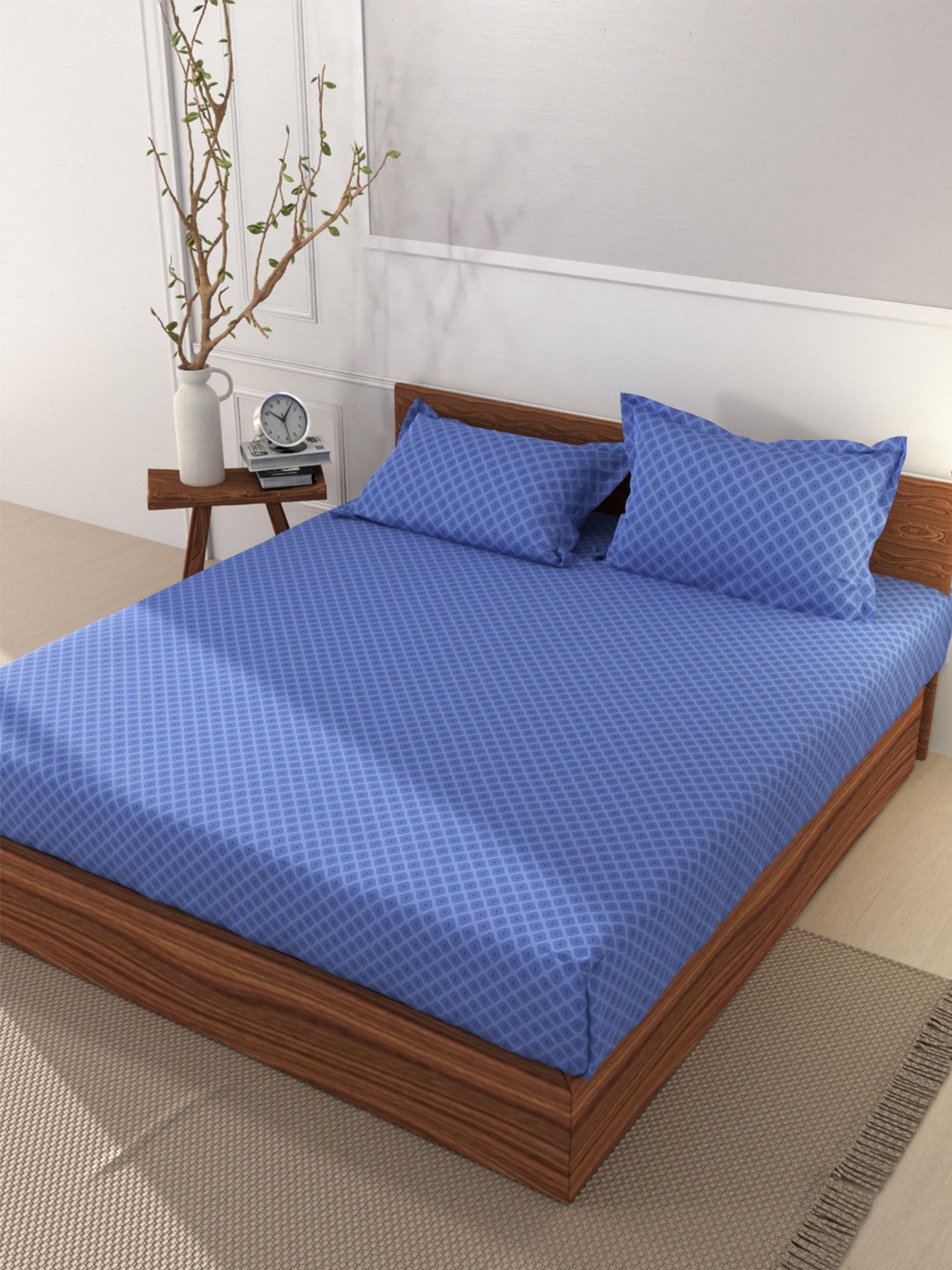 

BIANCA Blue Geometric 144 TC King Cotton Bedsheet with 2 Pillow Covers