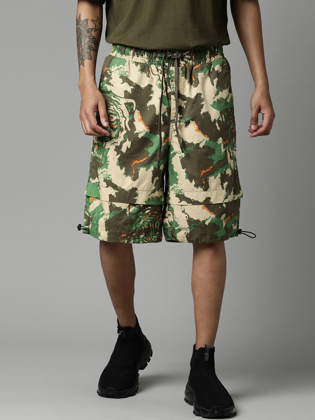 

Breakbounce Men Olive Green Camouflage Printed Loose Fit Shorts