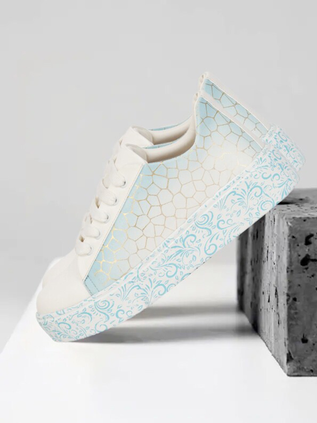 

XE Looks Women Blue Printed Sneakers