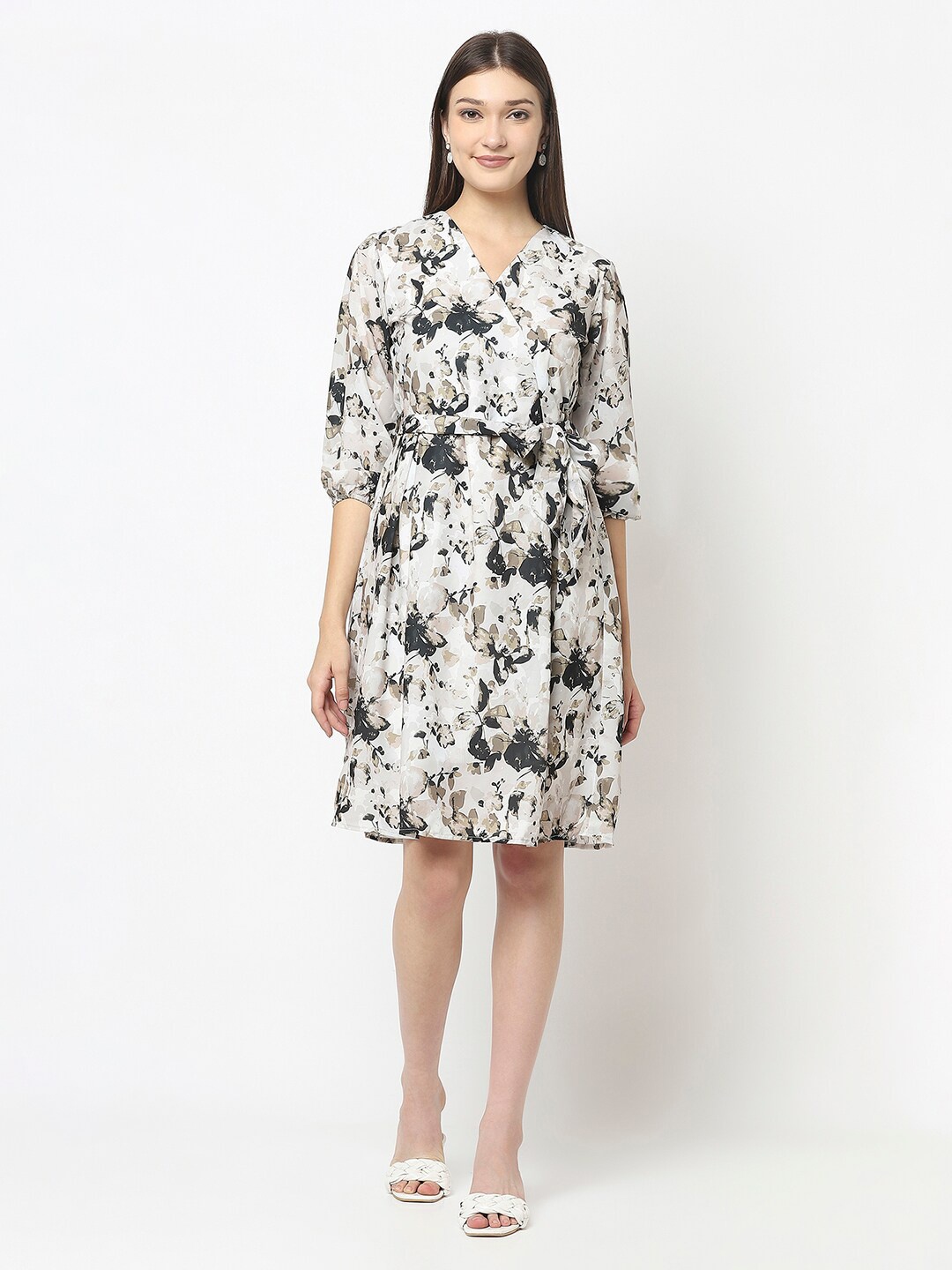 

Crimsoune Club Off White Floral Dress