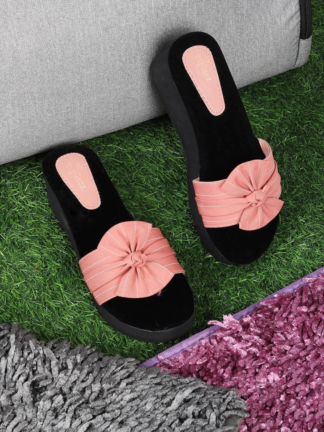 

ZAPATOZ Pink & Black Embellished Wedge Peep Toes with Bows