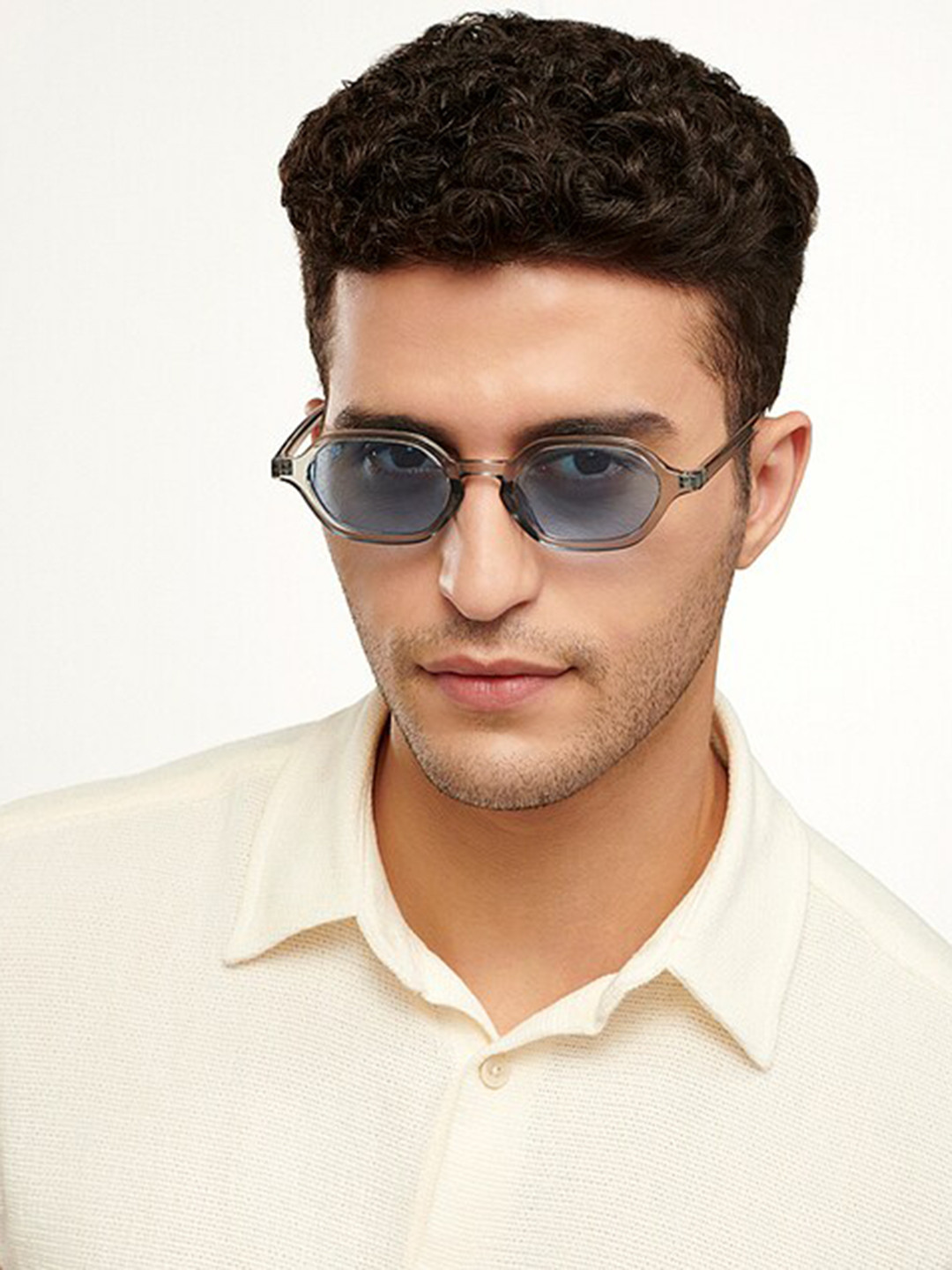 

Vincent Chase by Lenskart Unisex Blue Lens & Sunglasses with Polarised and UV Lens 201183