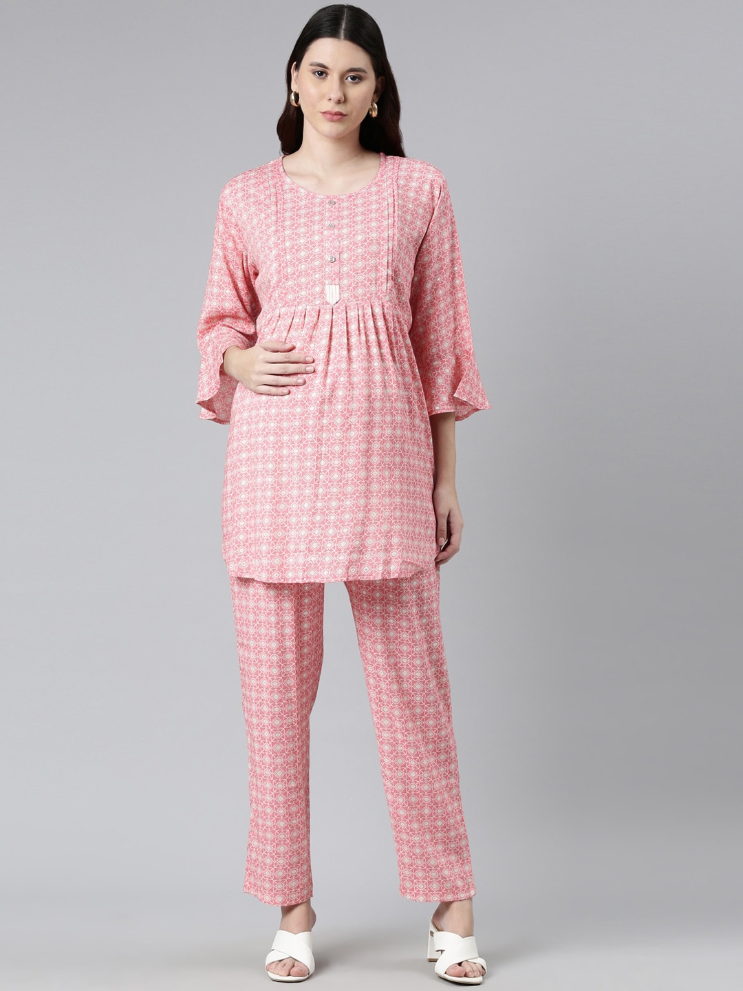 

GOLDSTROMS Women Peach-Coloured & White Printed Night suit FD-NTST-19256-A