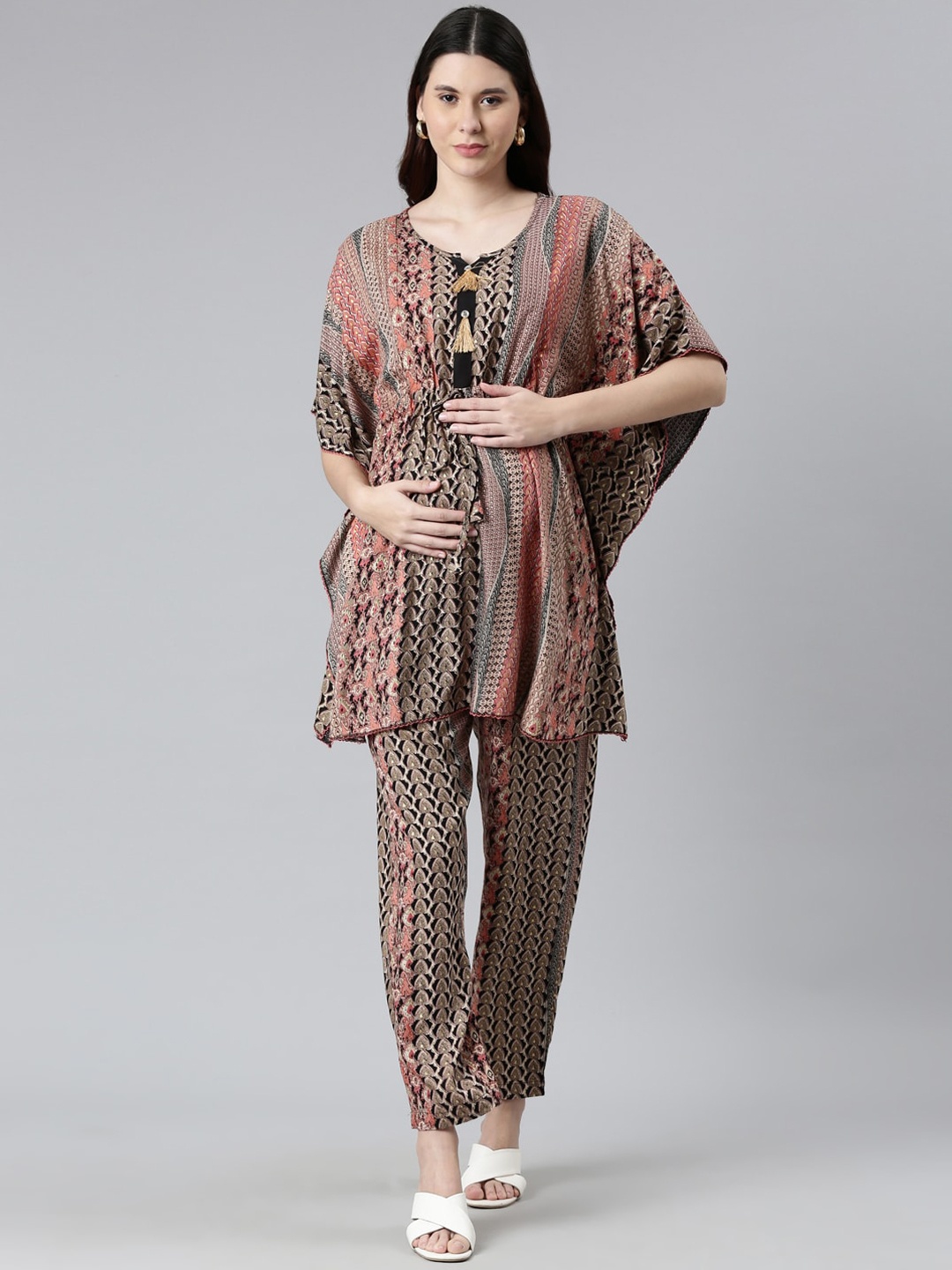 

GOLDSTROMS Women Black & Peach-Coloured Printed Night suit