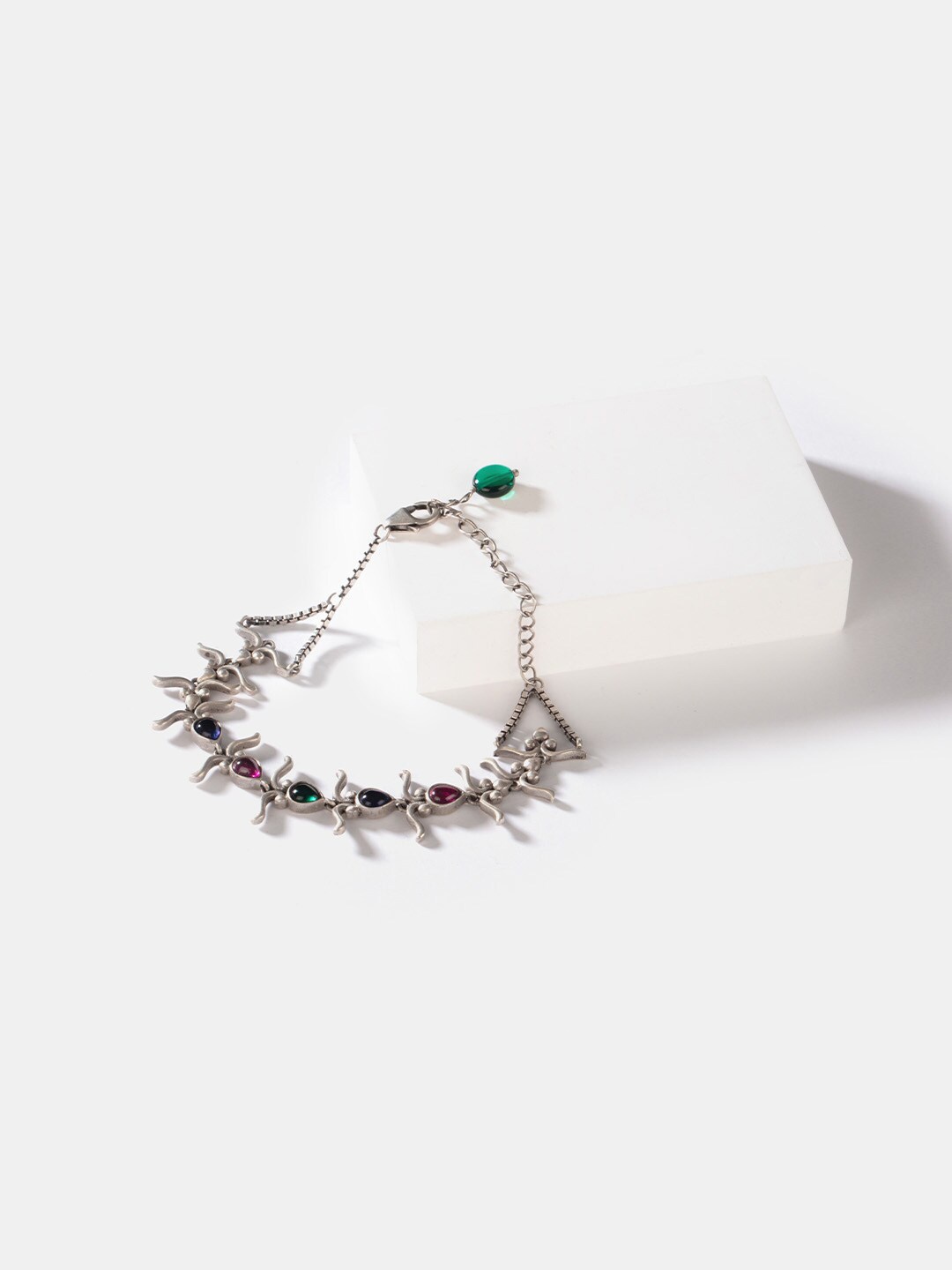 

SHAYA Women Silver-Toned & Green Sterling Silver Oxidised Charm Bracelet