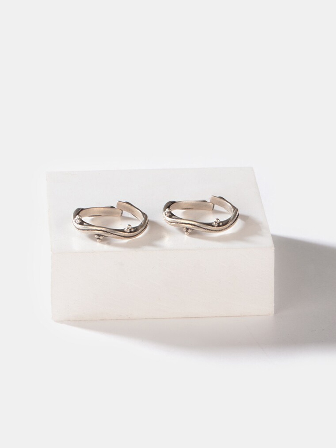 

SHAYA Set Of 925 Silver-Plated Oxidised Adjustable Toe Rings