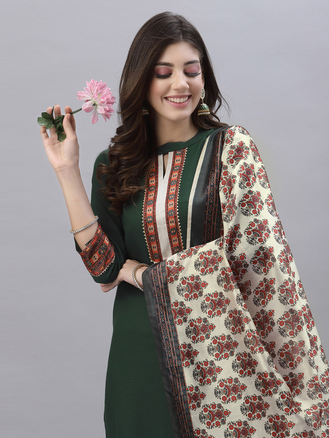 

SKYLEE Women Green & White Ethnic Motifs Printed Kurta with Trousers & With Dupatta