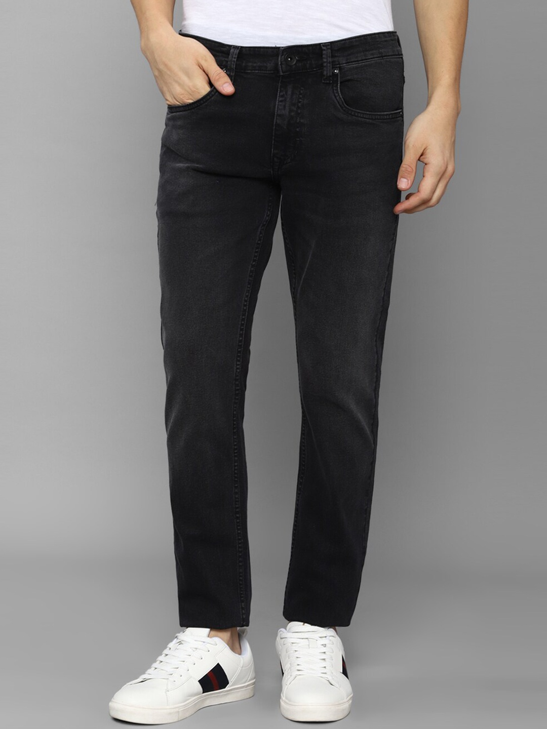 

Louis Philippe Jeans Men Black Slim Fit Light Fade Jeans