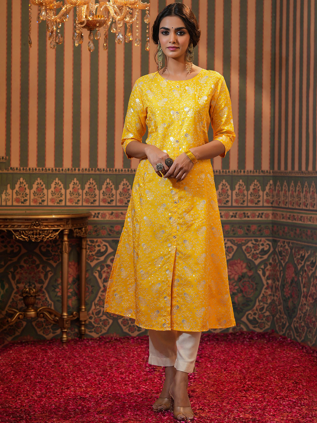 

SCAKHI Women Yellow Floral Printed Foil Print Chanderi Silk Kurta