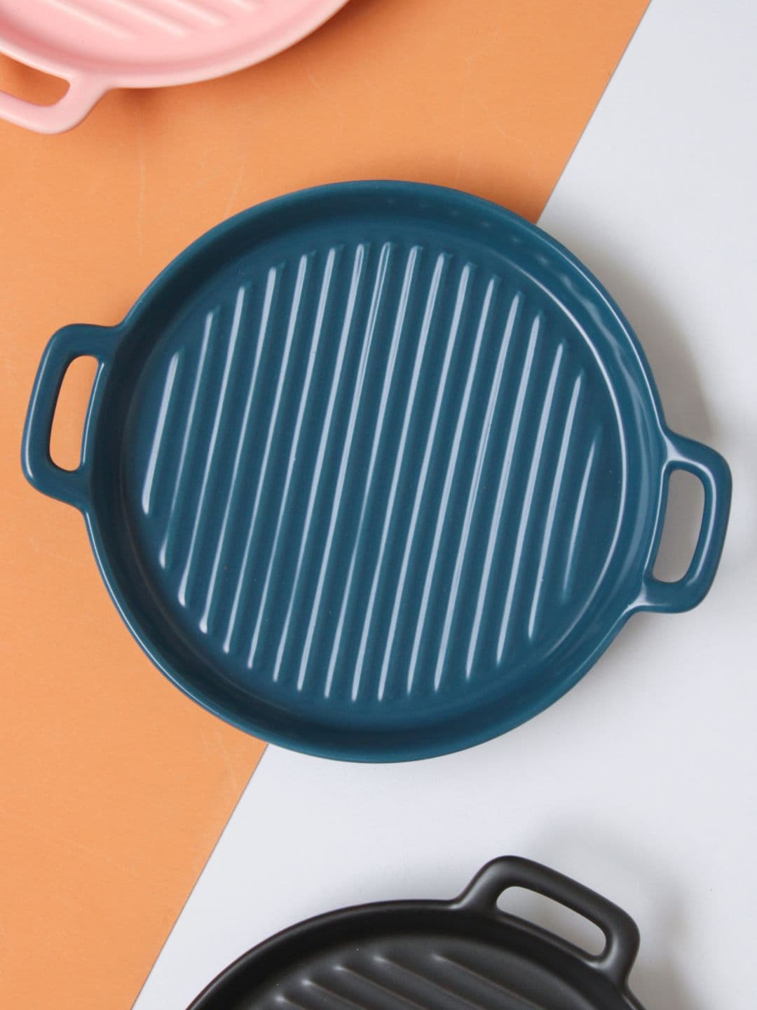 

Nestasia Blue Textured Round Oven Plate