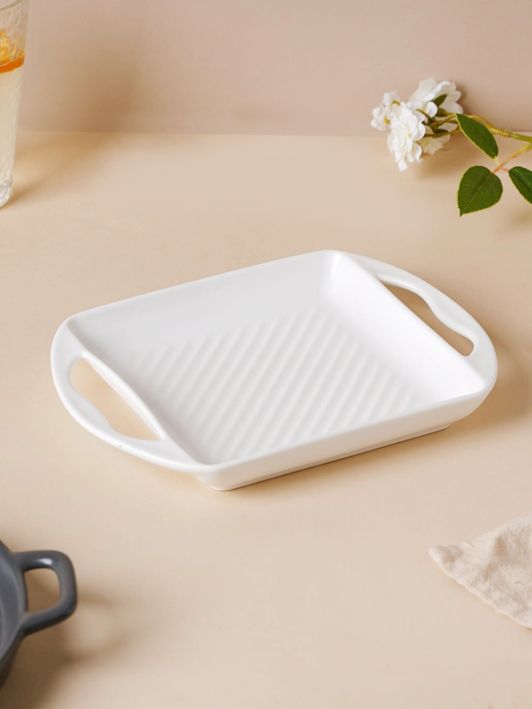 

Nestasia White Textured Square Baking Tray