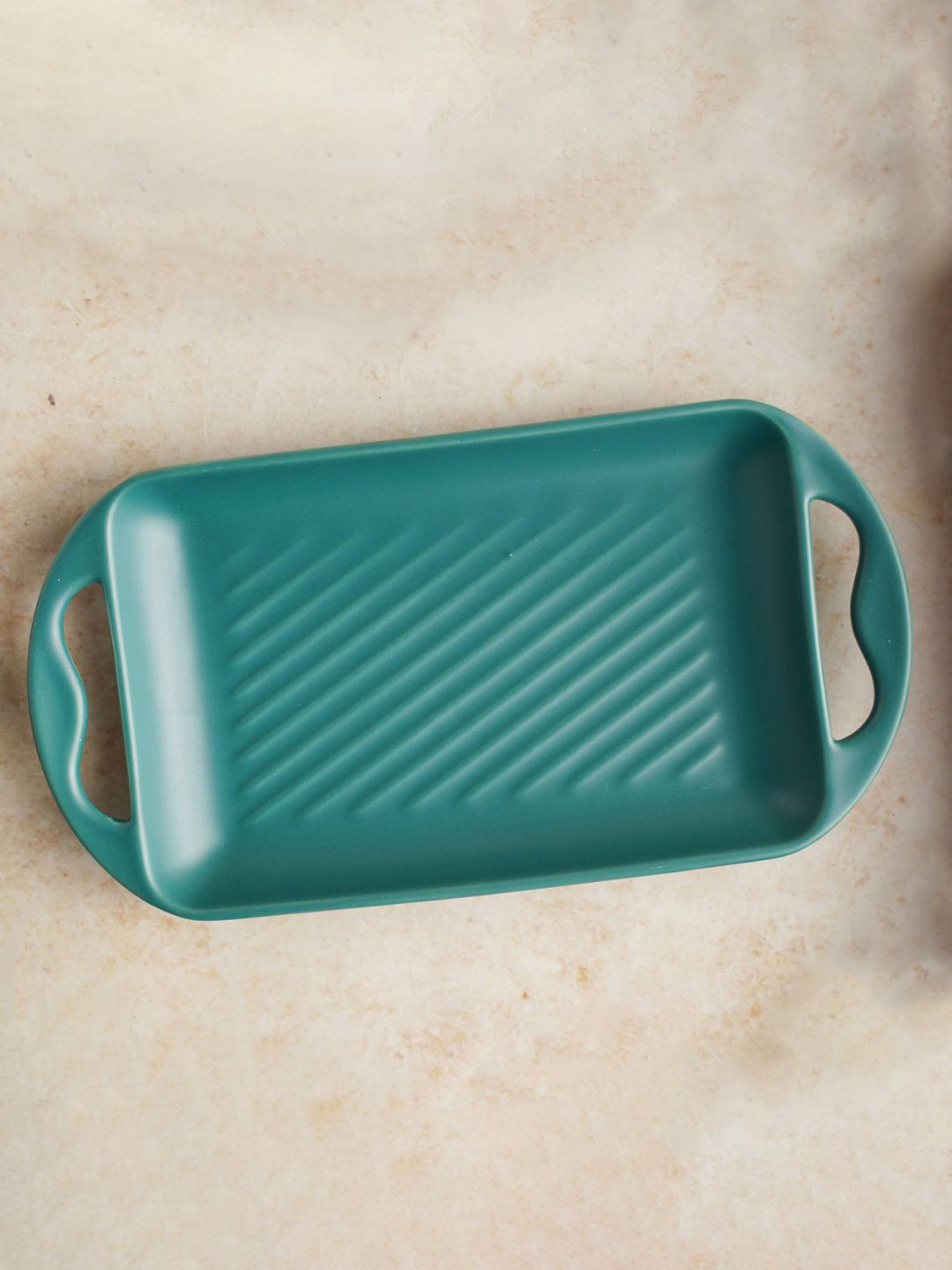 

Nestasia Green Textured Ceramic Baking Tray With Handle
