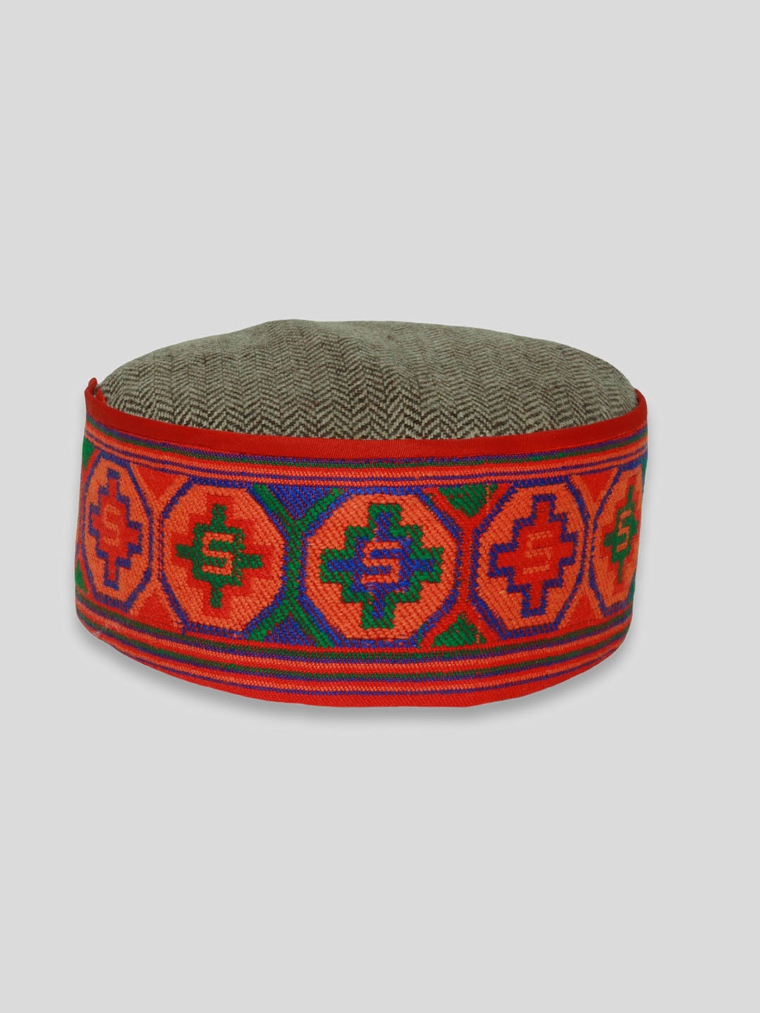 

Vastraa Fusion Unisex Grey & Yellow Embroidered Ascot Cap