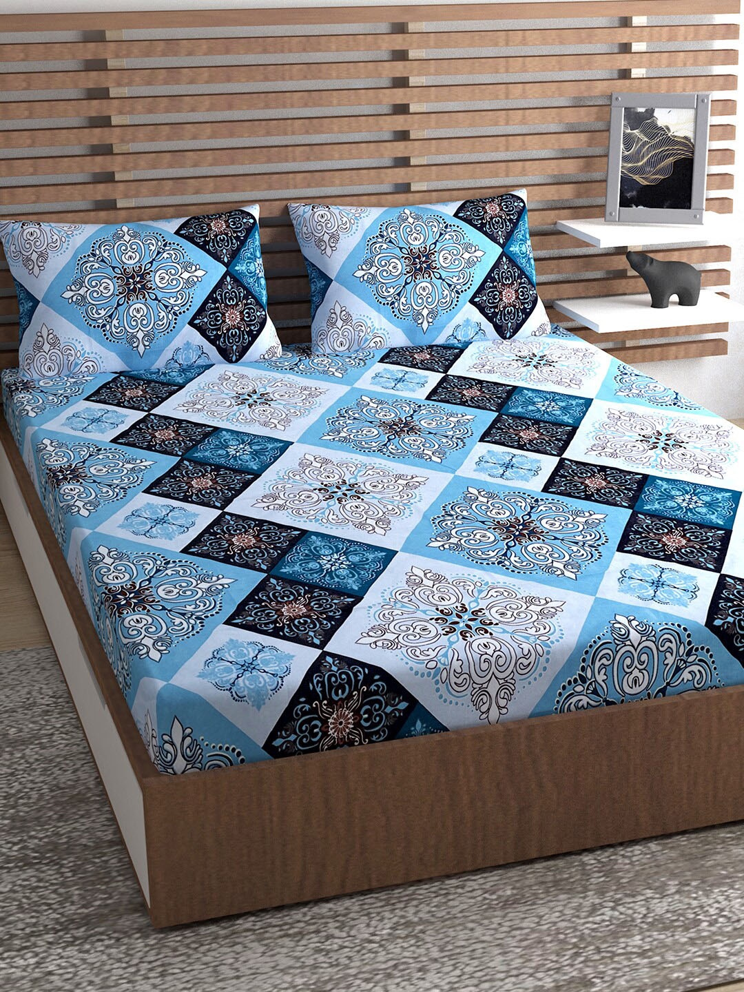 

Urban Magic Blue & White Ethnic Motifs 120 TC Queen Bedsheet with 2 Pillow Covers