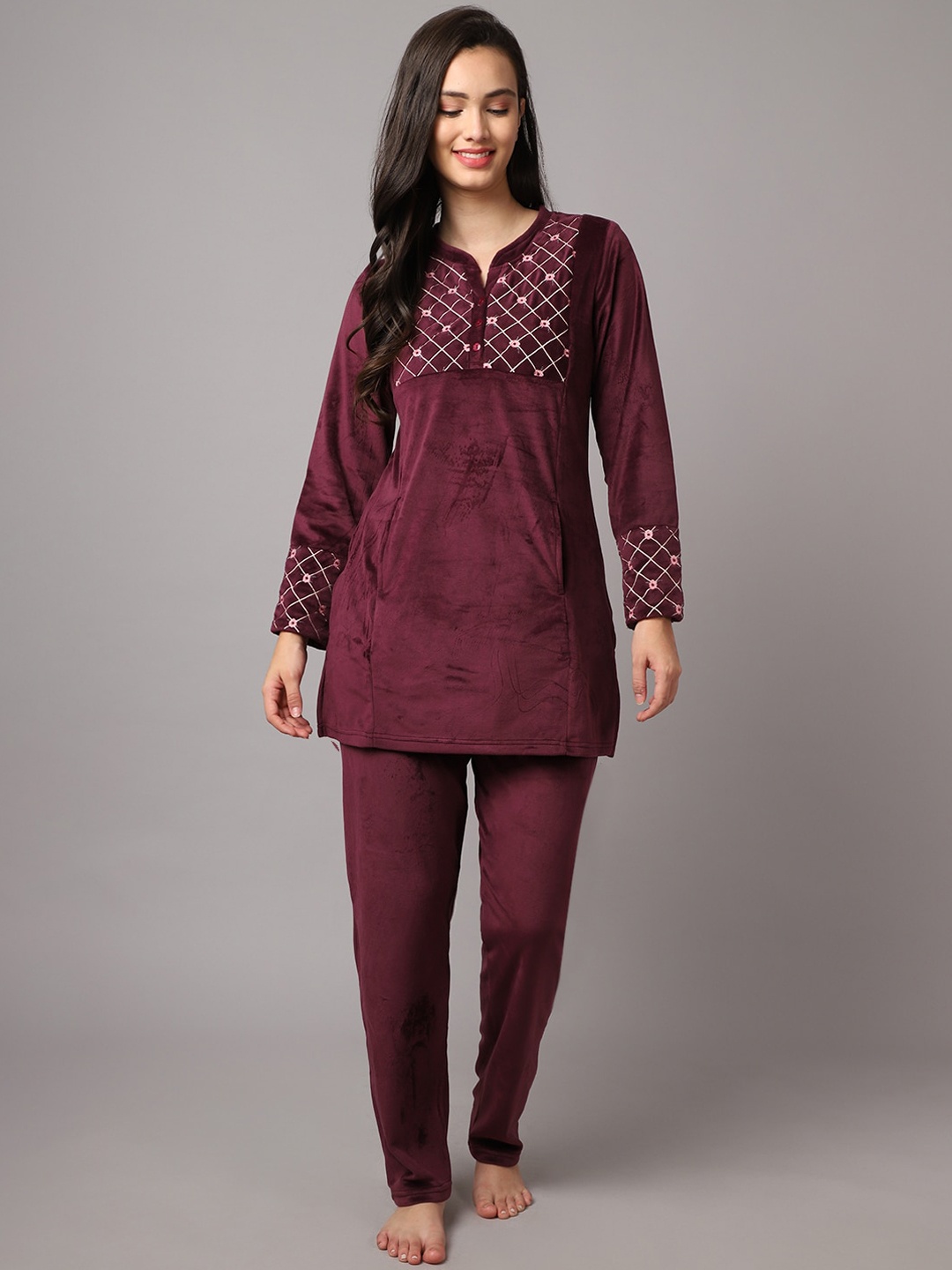

Kanvin Women Printed Night suit, Maroon
