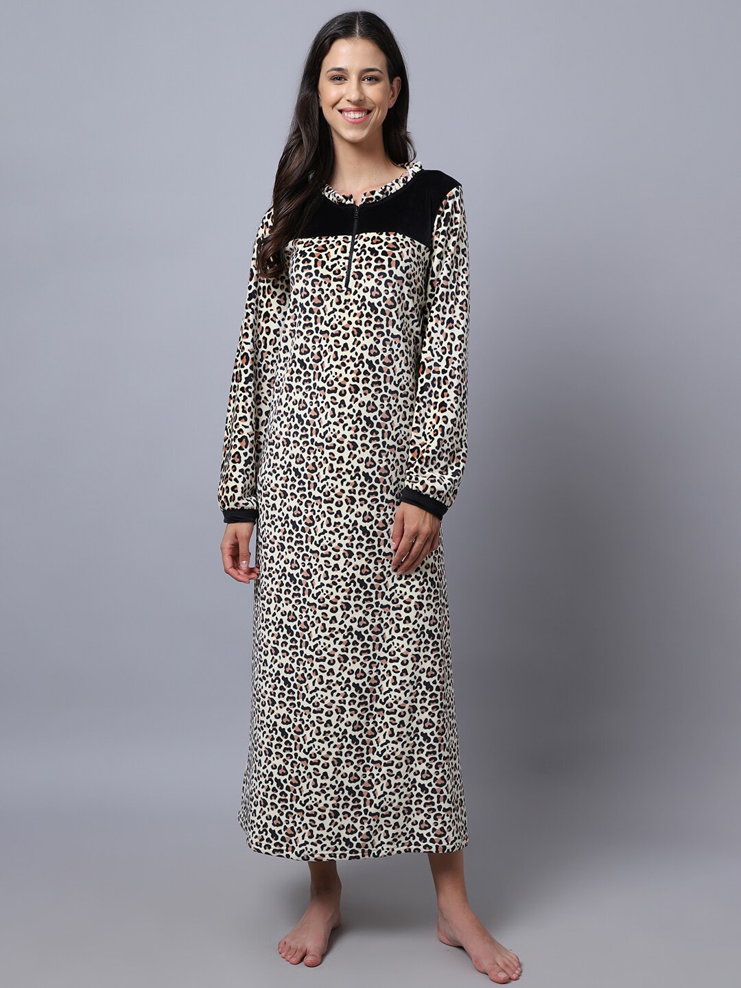 

Kanvin Off White & Black Animal Printed Maxi Nightdress