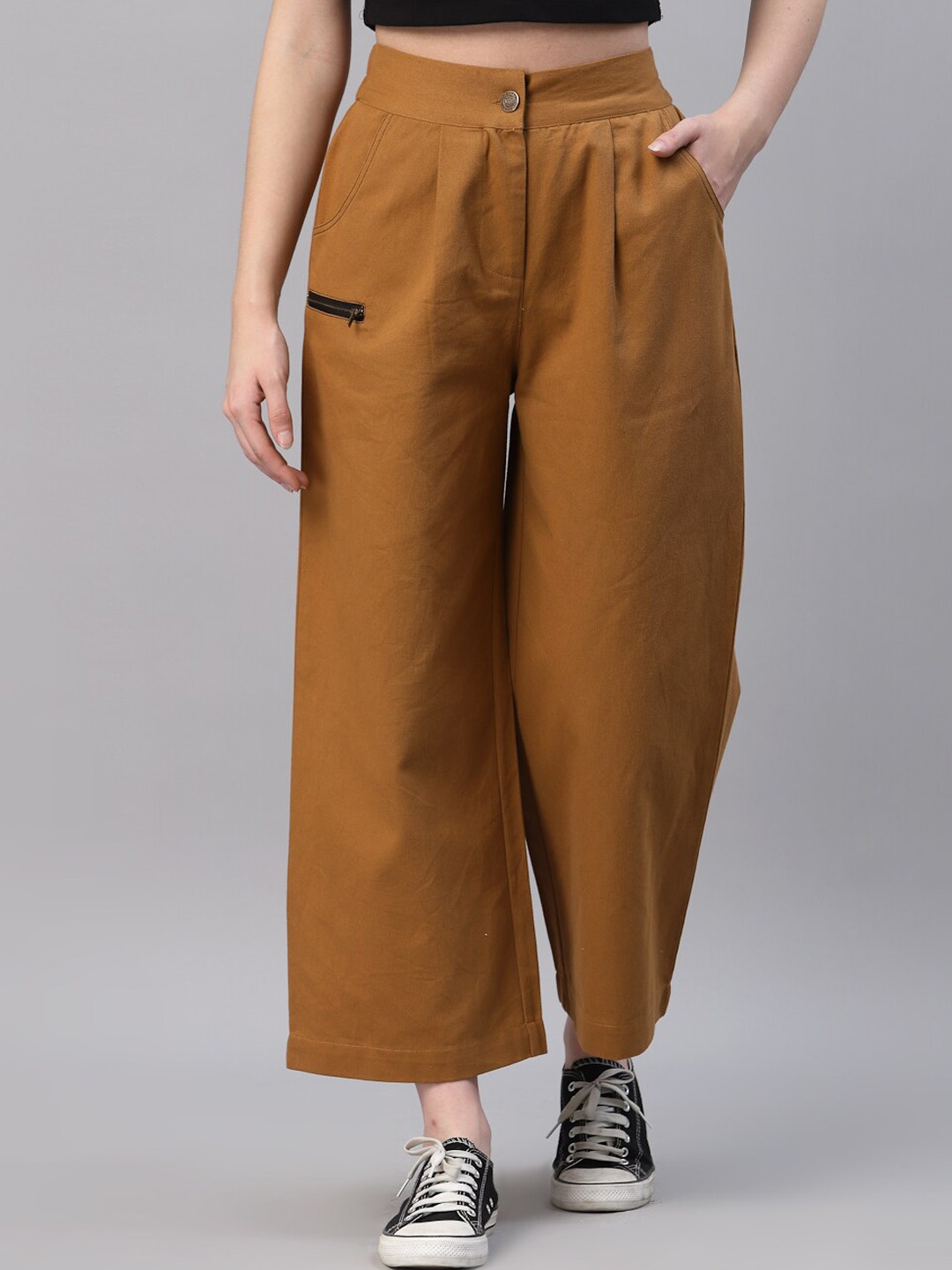 

NEUDIS Women Solid Parallel Trousers, Brown