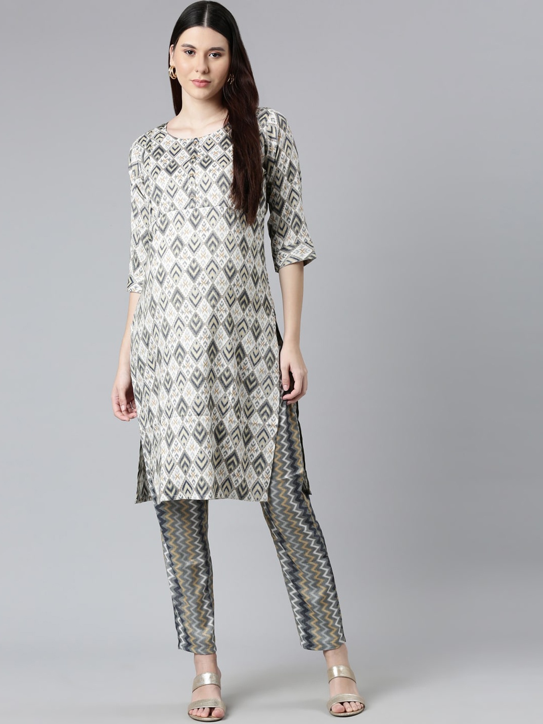 

GOLDSTROMS Women Grey Printed Kurta with Trousers