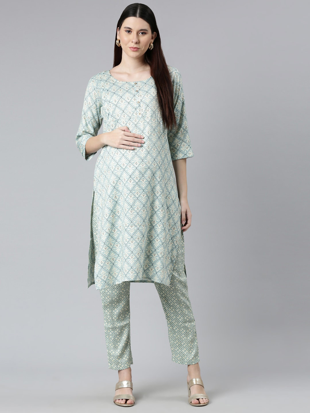 

GOLDSTROMS Women Blue Floral Printed Kurta with Trousers