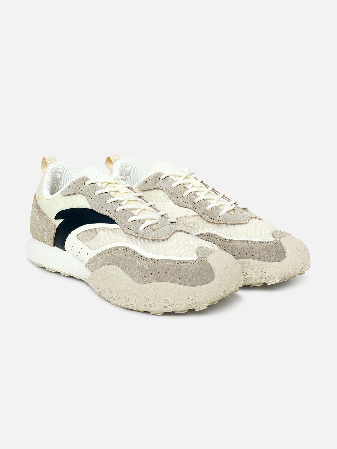 

Anta Men Beige Colourblocked Sneakers