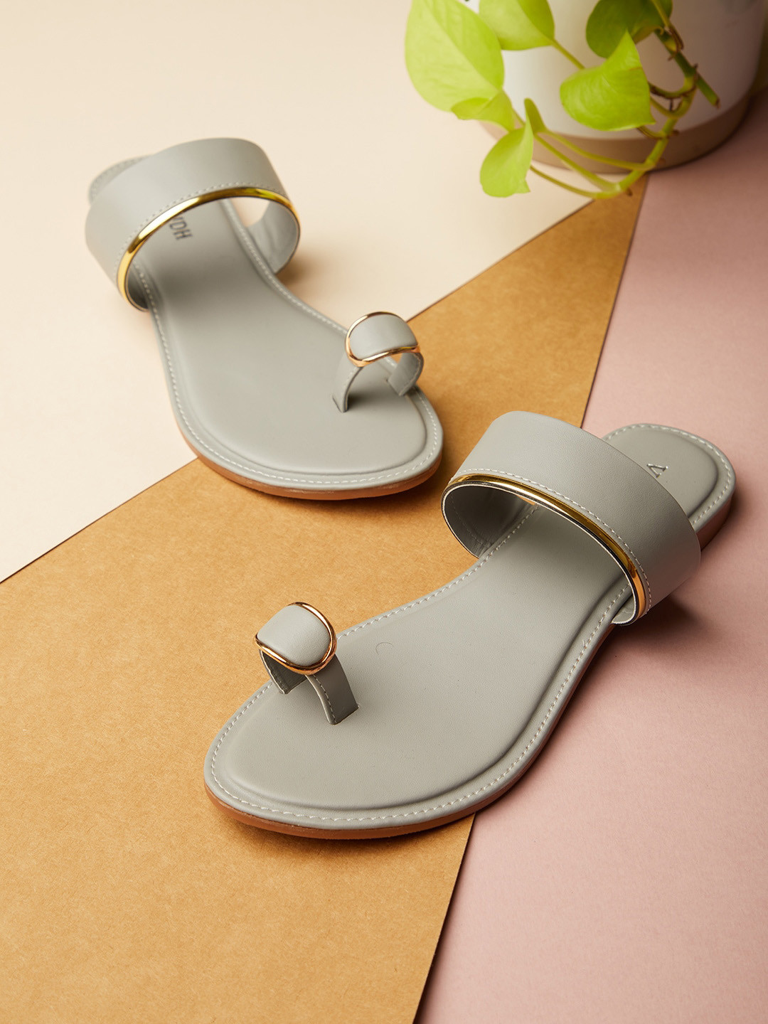 

Vishudh Women Grey One Toe Slip On Flats
