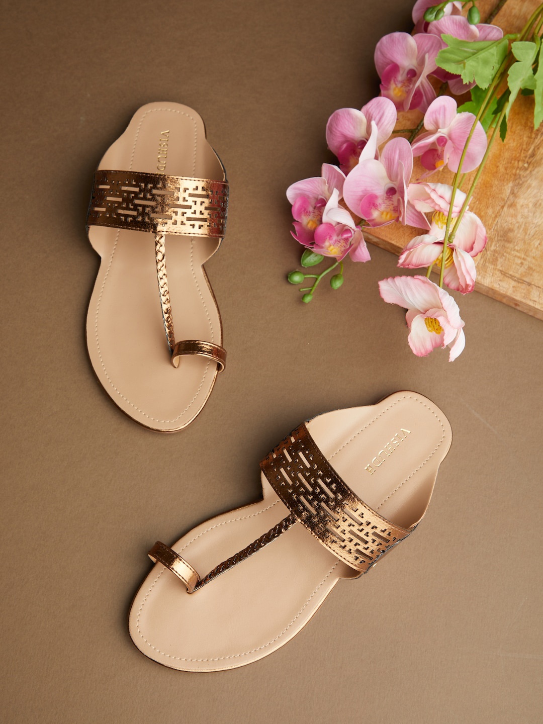 

Vishudh Women One Toe Flats with Laser Cuts, Bronze