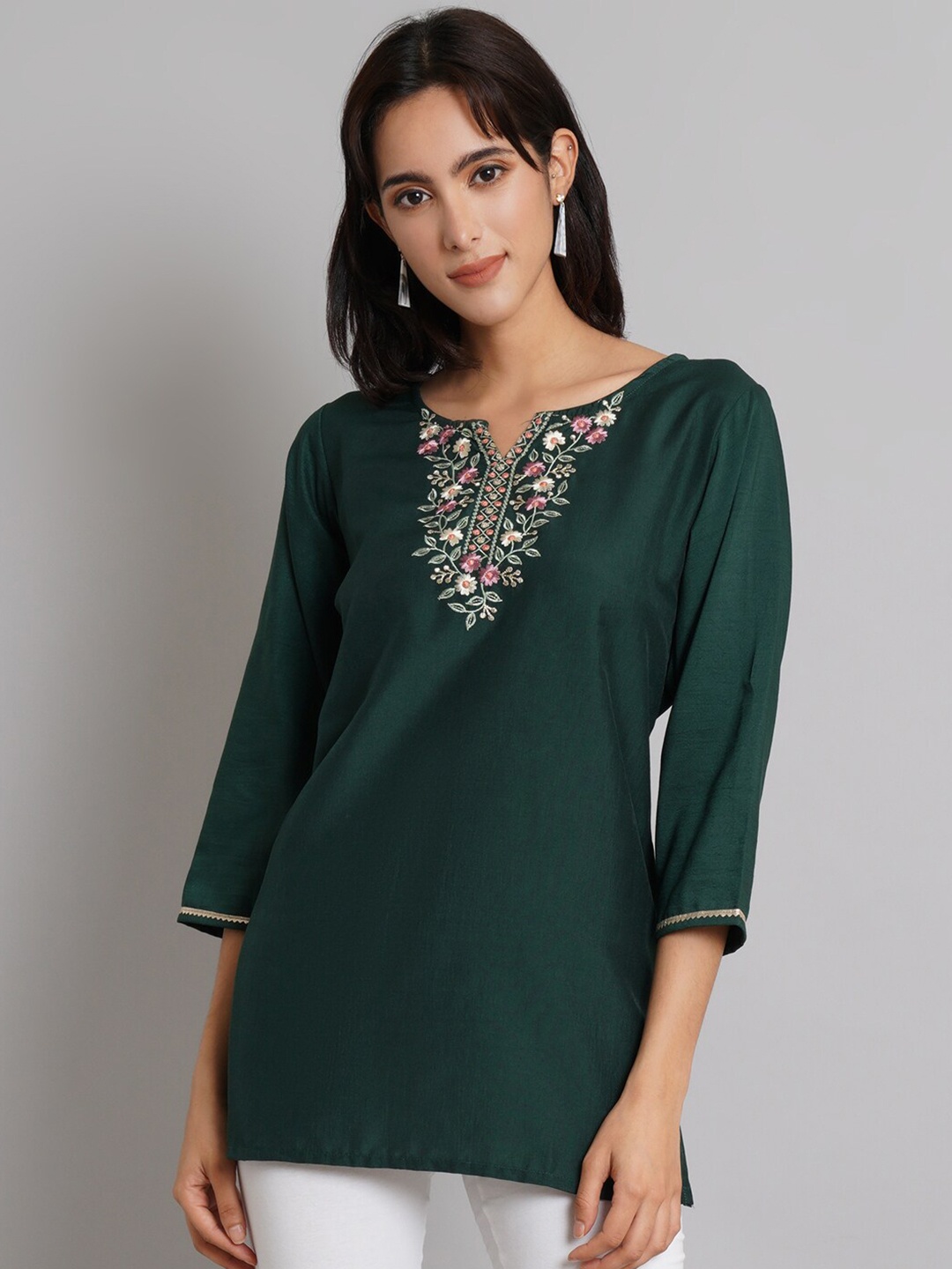 

Risirioutfit Green Solid Thread Work Silk Blend Kurti