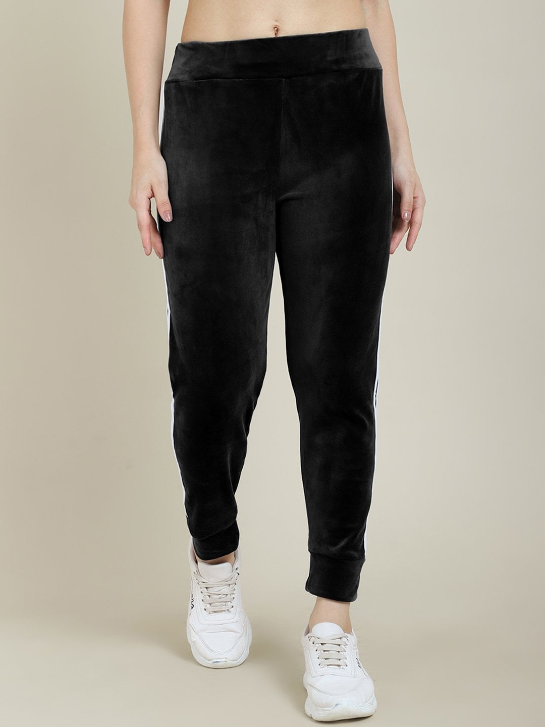 

Miaz Lifestyle Women Black Solid Joggers