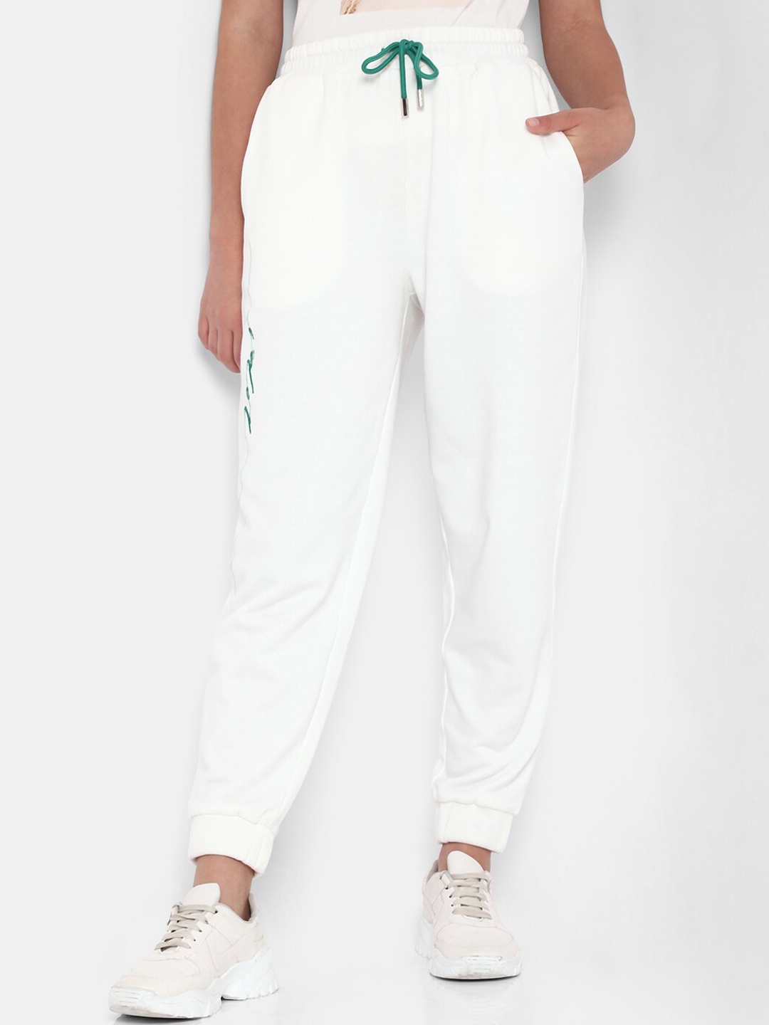 

Vero Moda Women White Solid Jogger
