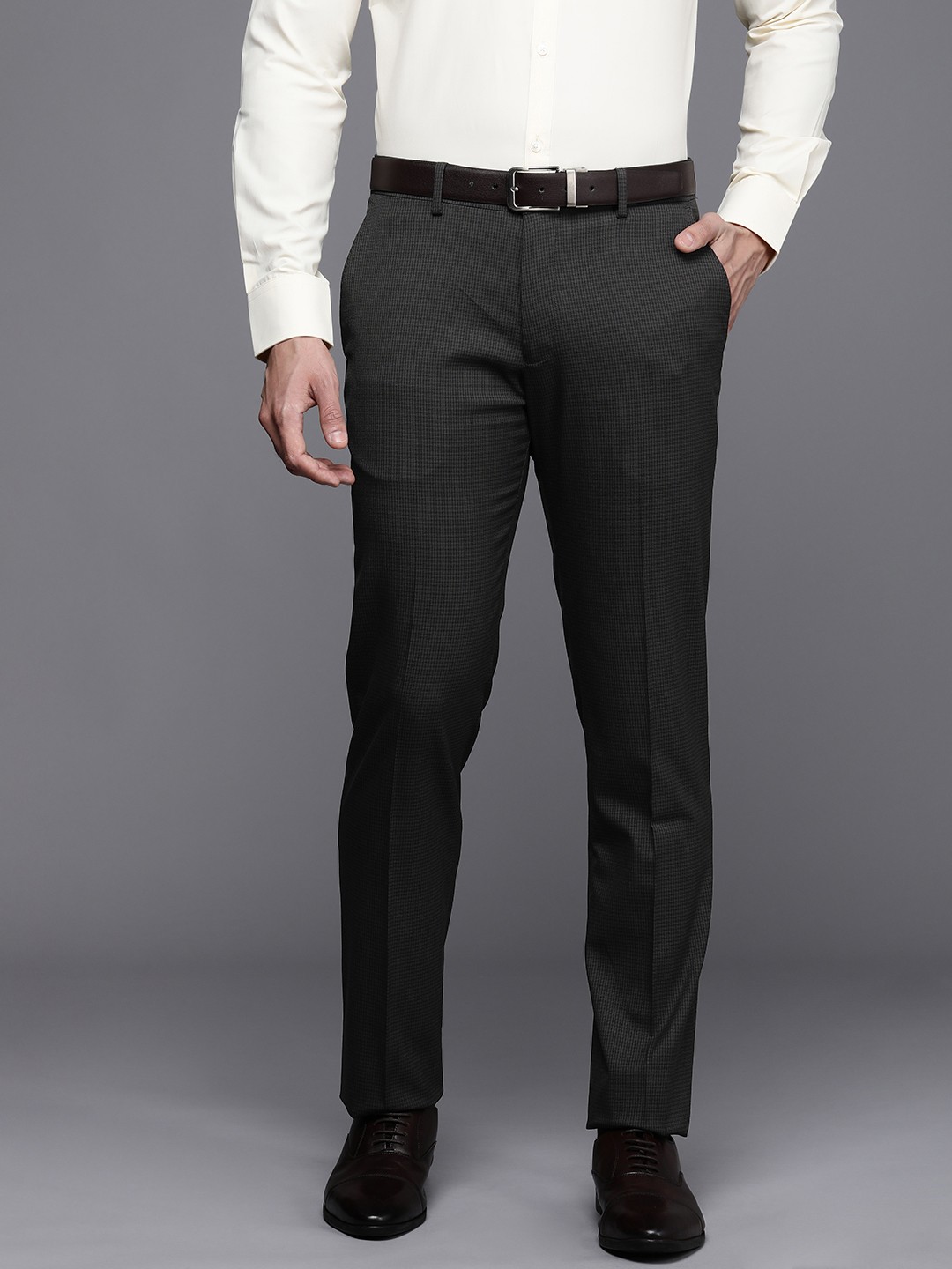 

Louis Philippe Men Slim Fit Formal Trousers, Black