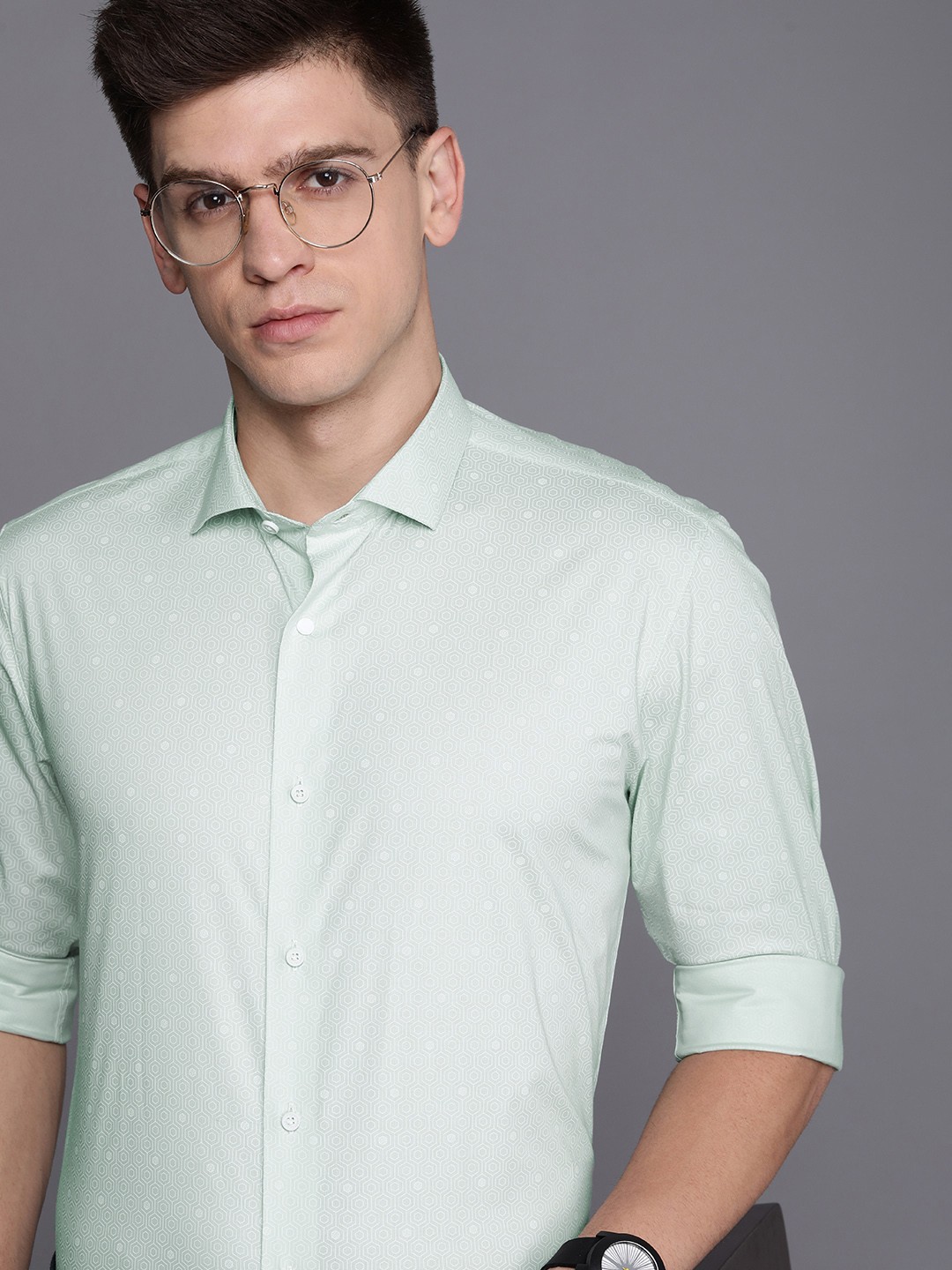 

Louis Philippe Ath.Work Geometric Printed Super Slim Fit Semiformal Shirt, Green