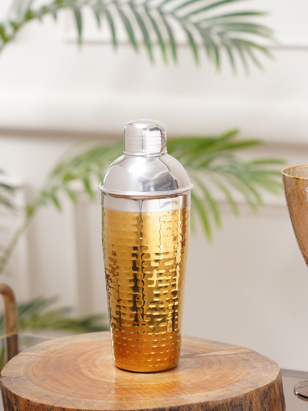 

Pure Home and Living Solid & Hammered Cocktail Shaker, Gold