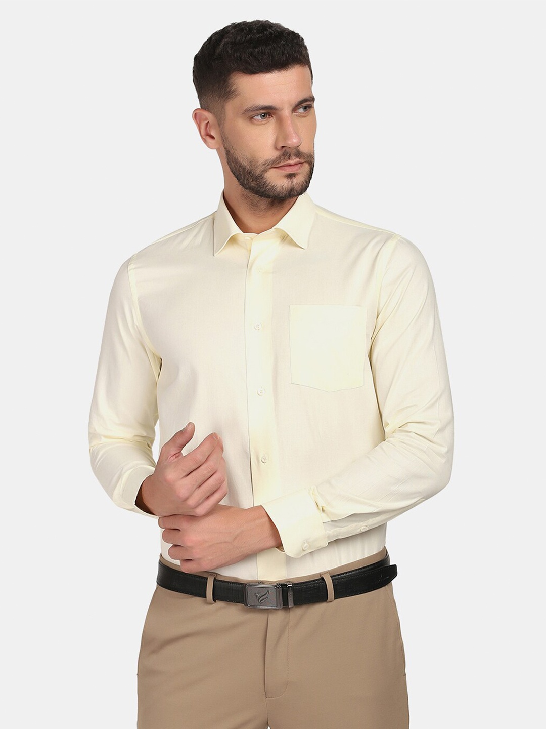 

Blackberrys Men Off White Solid Cotton Slim Fit Formal Shirt
