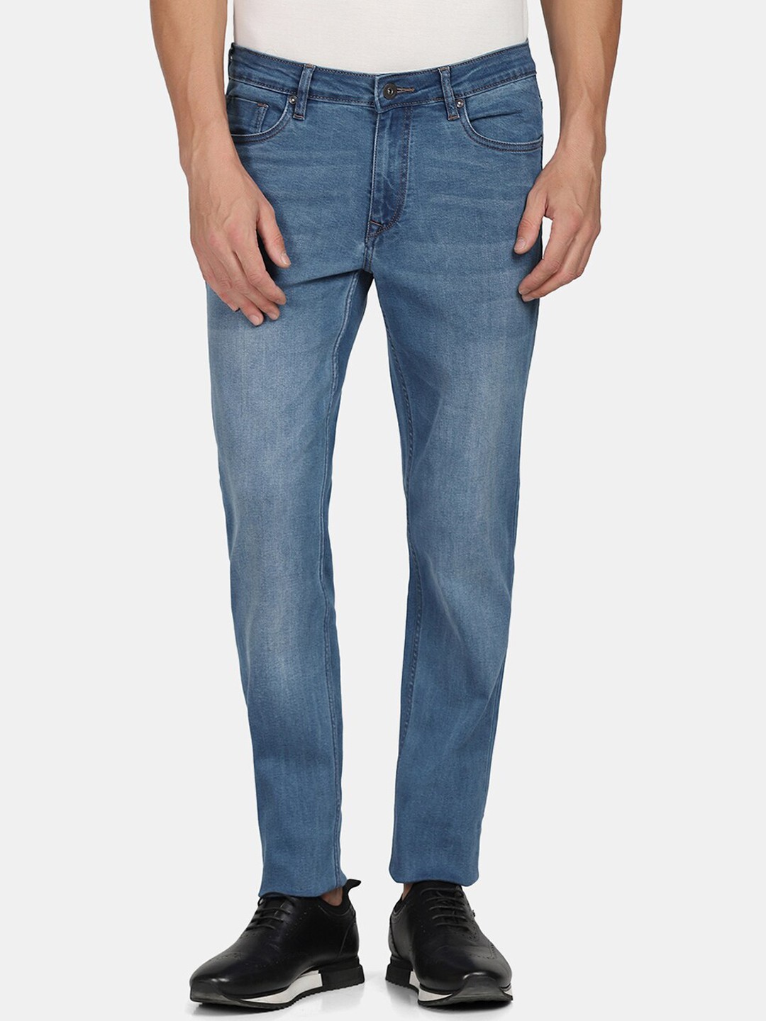 

Blackberrys Men Slim Fit Low-Rise Light Fade Stretchable Jeans, Blue