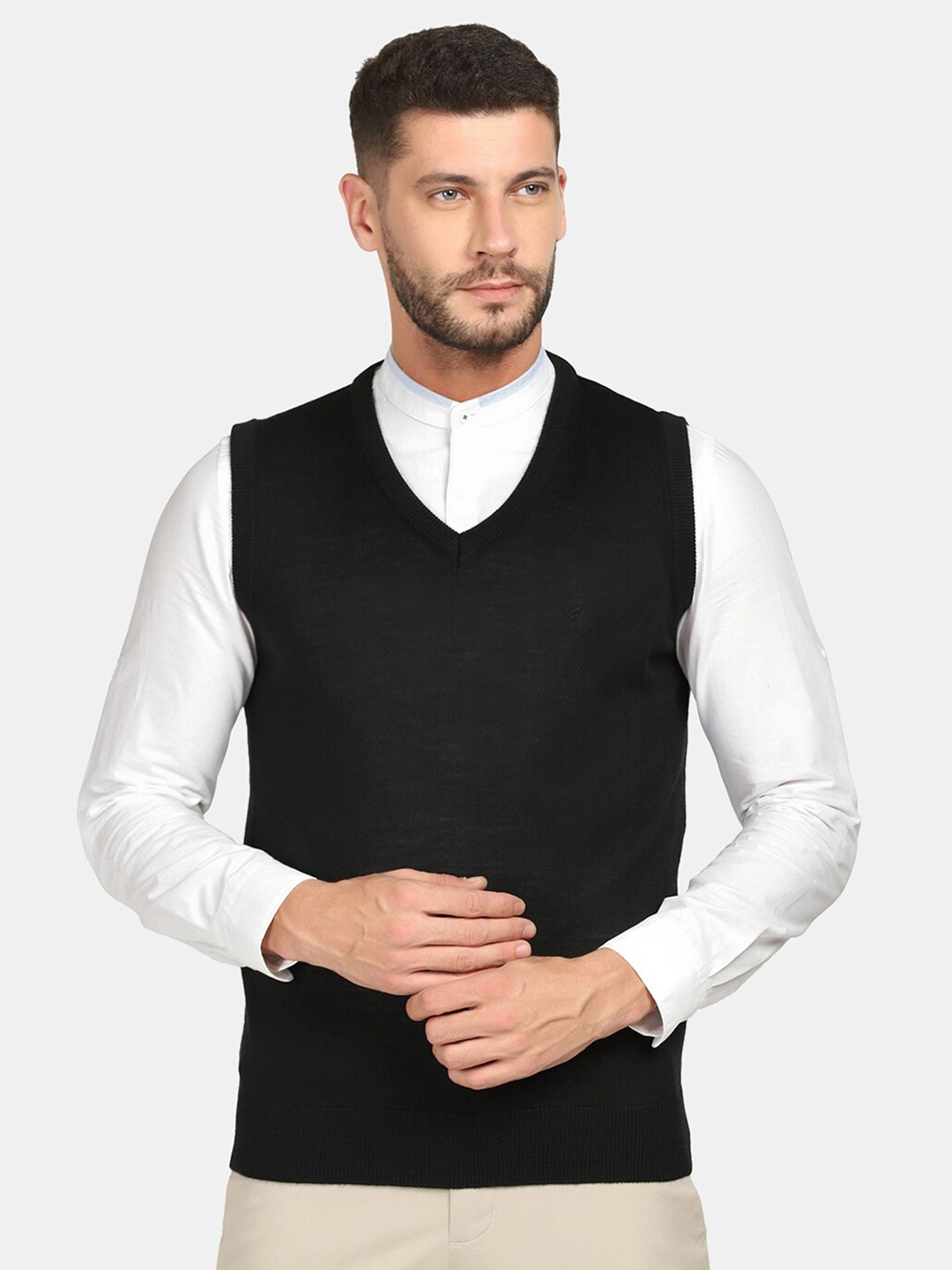 

Blackberrys Men Black Solid Sweater Vest