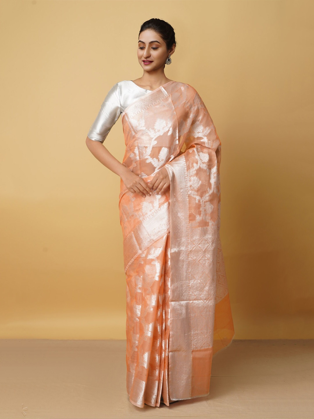 

Unnati Silks Peach-Coloured & Silver-Toned Ethnic Motifs Zari Silk Cotton Kota Saree